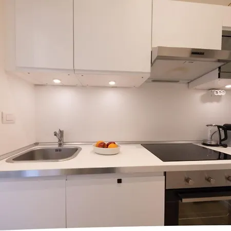 06a3 - Lovely In The Heart Of Old Apartment