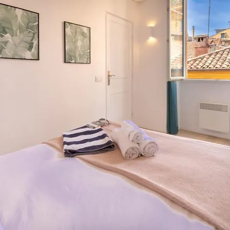 Apartment 06a3 - Lovely In The Heart Of Old
