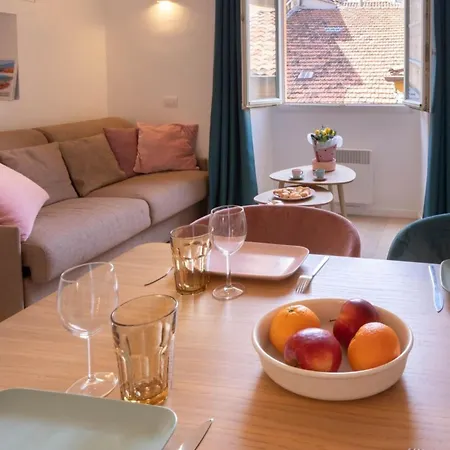 Apartment 06a3 - Lovely In The Heart Of Old