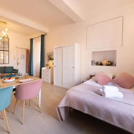 Apartment 06a3 - Lovely In The Heart Of Old